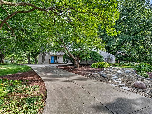 4th image of 820 Dodds Dr