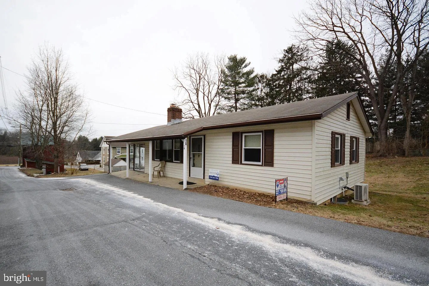 4 bed, 2.0 bath, 1584 sqft, $2,300 — Photo 1