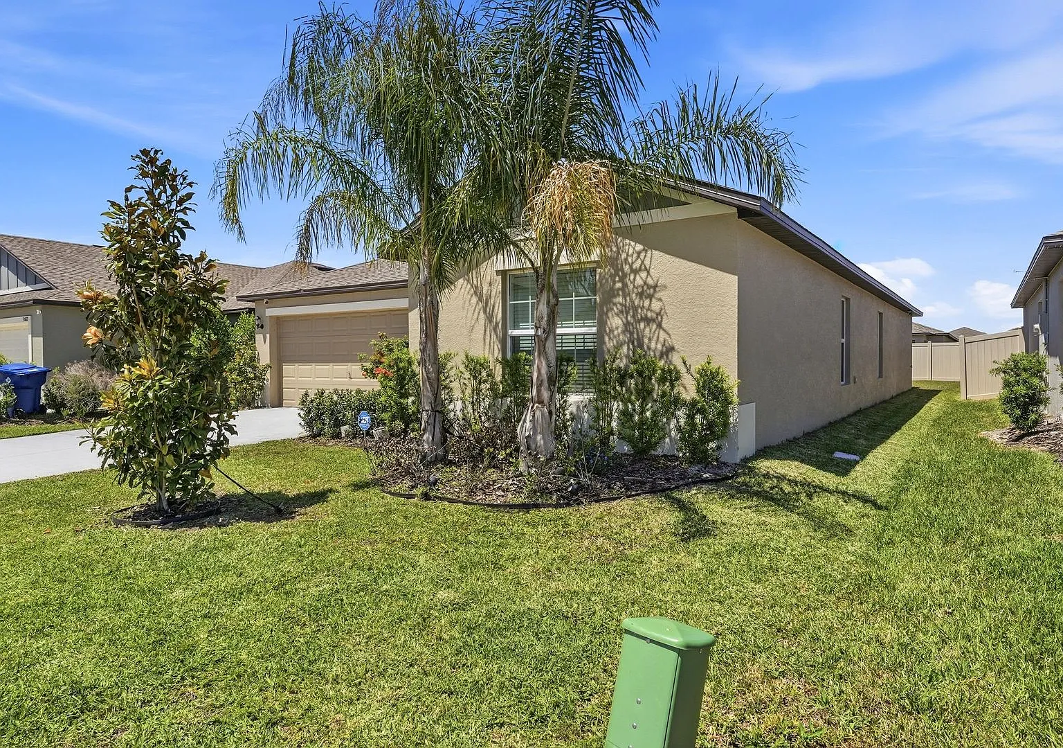 Ideal Twin Rivers homes: 4Br, quiet community — Photo 2