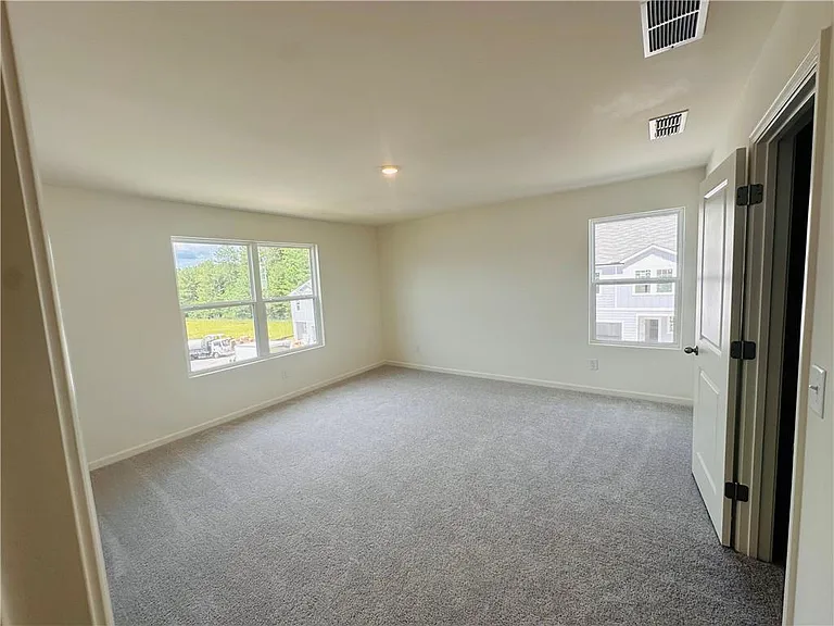 423 Towson St — Photo 11
