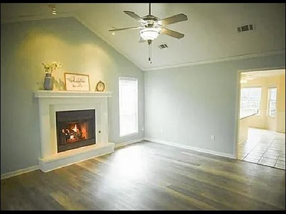 2nd image of 15 Kingspark Dr