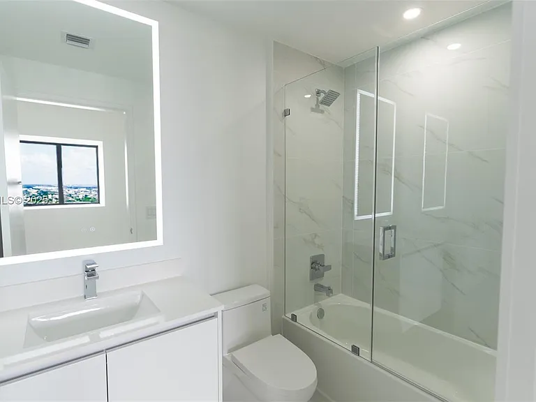 700 NE 24th St #2905 — Photo 32