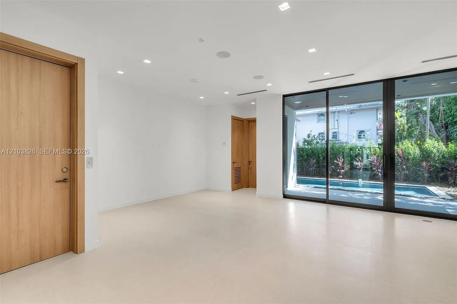 4 bed, 5.0 bath, 3700 sqft, $25,000 — Photo 4