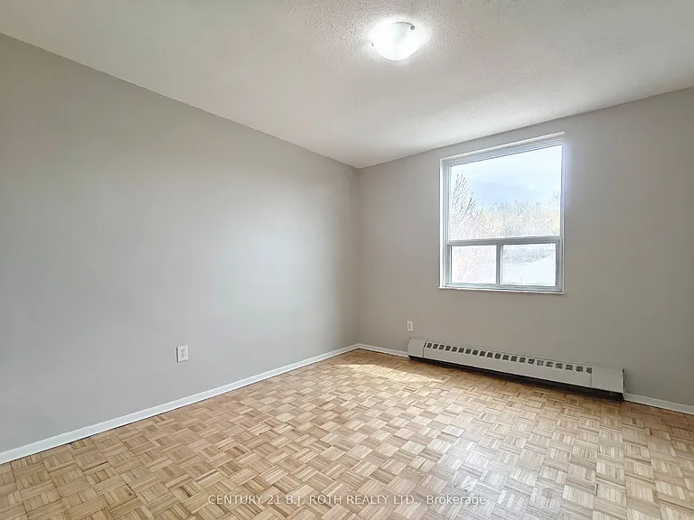 90 Holgate St #406 — Photo 5