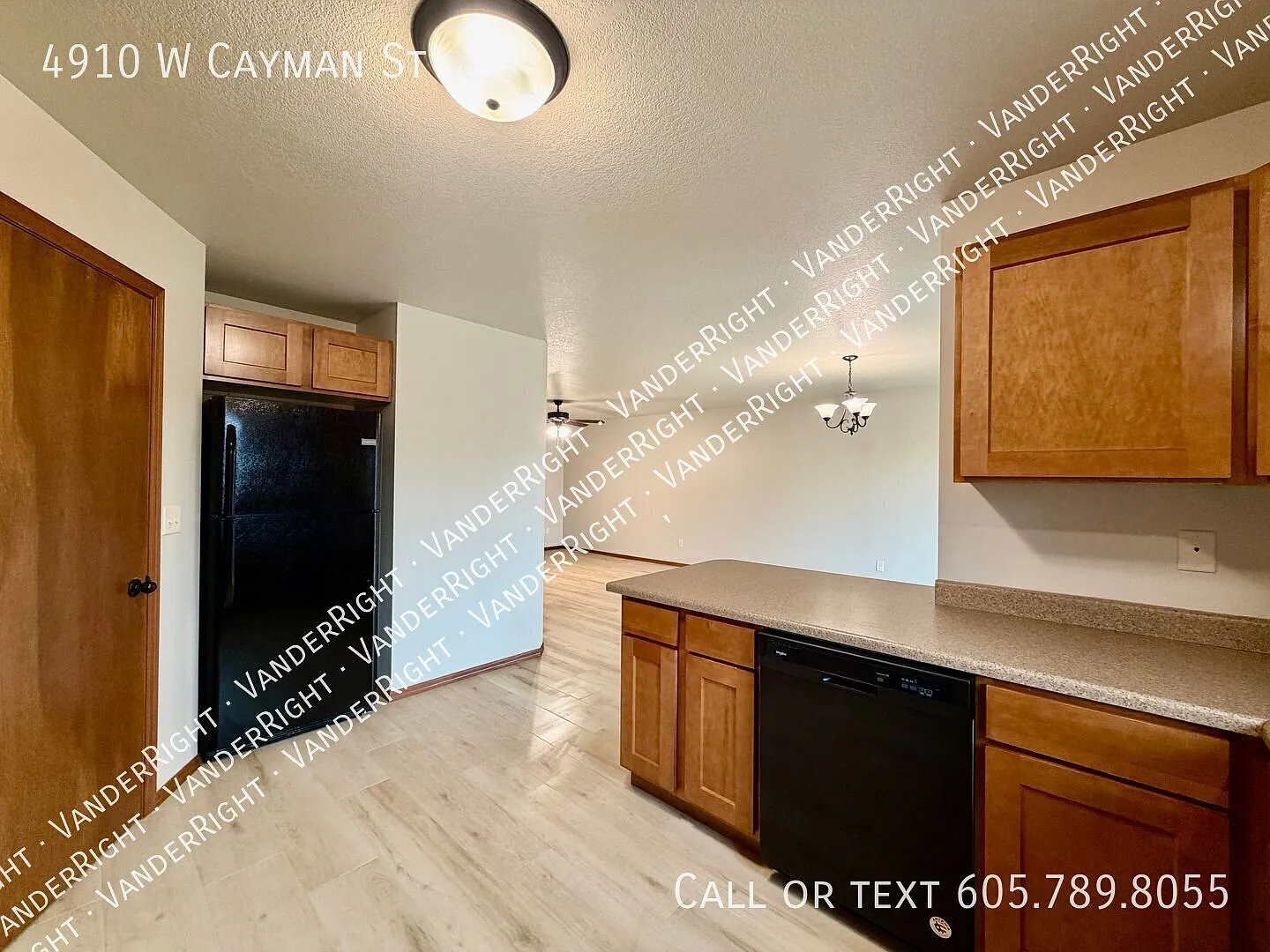 Updated 3 bedroom 2.5 Bathroom with Large Unfinished Basement! — Photo 3