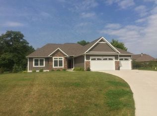 2113 N Harvest Cir, Midland, MI 48642