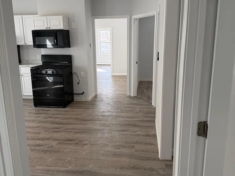 17 Jones St #2 — Photo 2