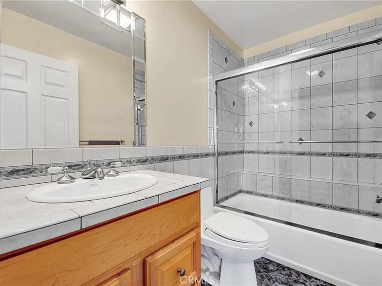 5084 Campo Rd — Photo 10