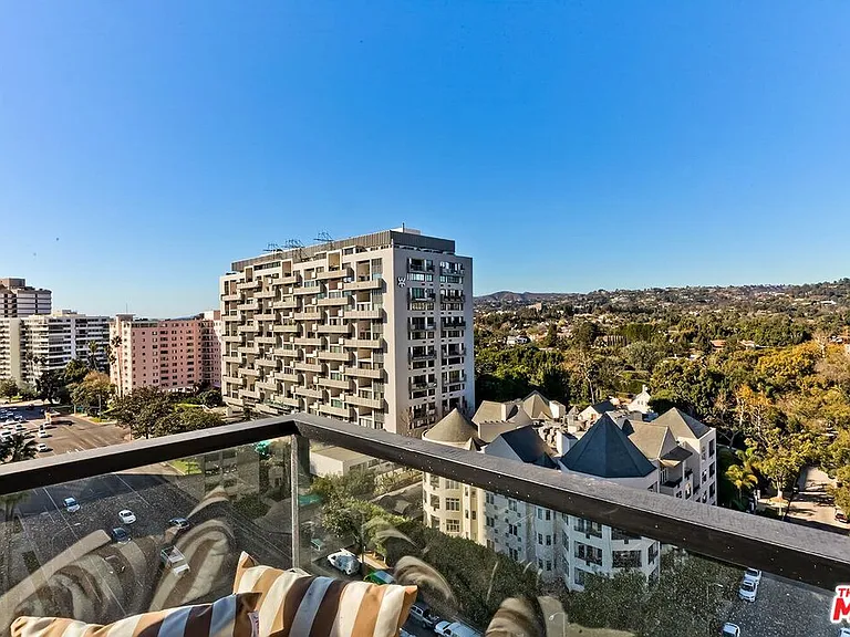 10350 Wilshire Blvd #1102 — Photo 14