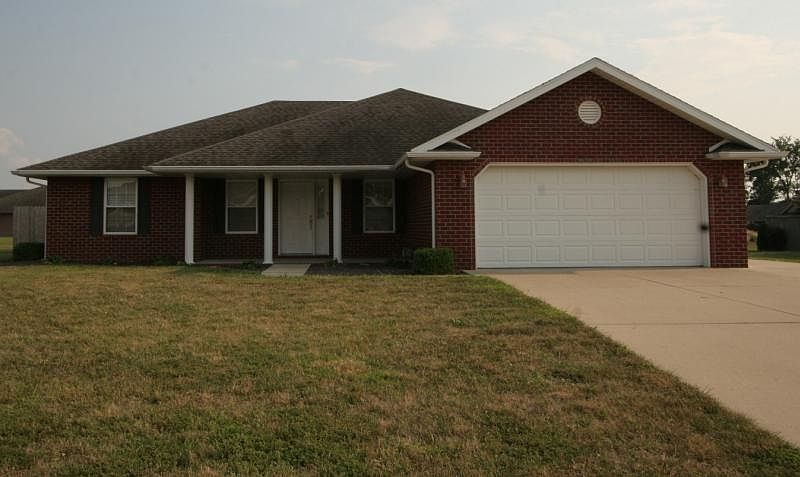 1st image of 1747 White Oak Dr