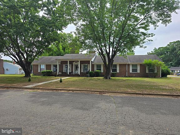 3rd image of 104 Charlotte Ave
