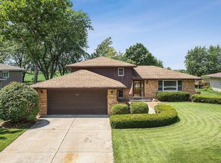 1701 Stonebridge Dr, New Lenox, IL 60451