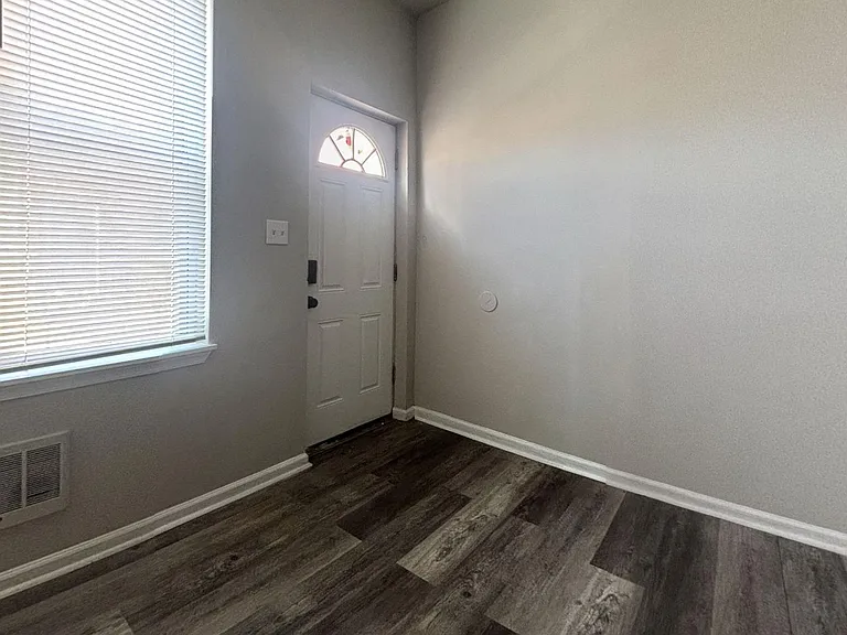 1038 W Orleans St — Photo 11