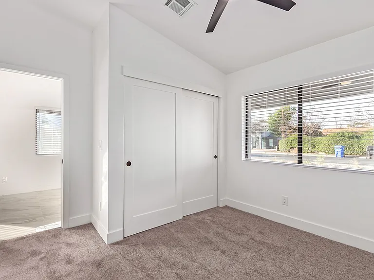 2817 N 29th Pl — Photo 28