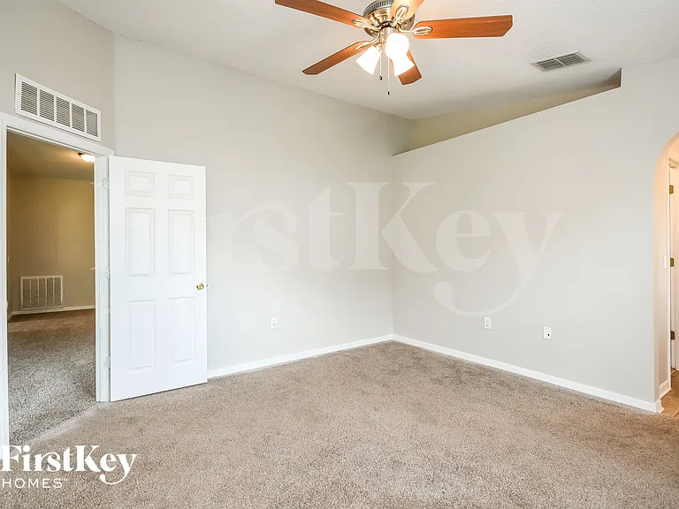 926 Killarney Ln — Photo 10
