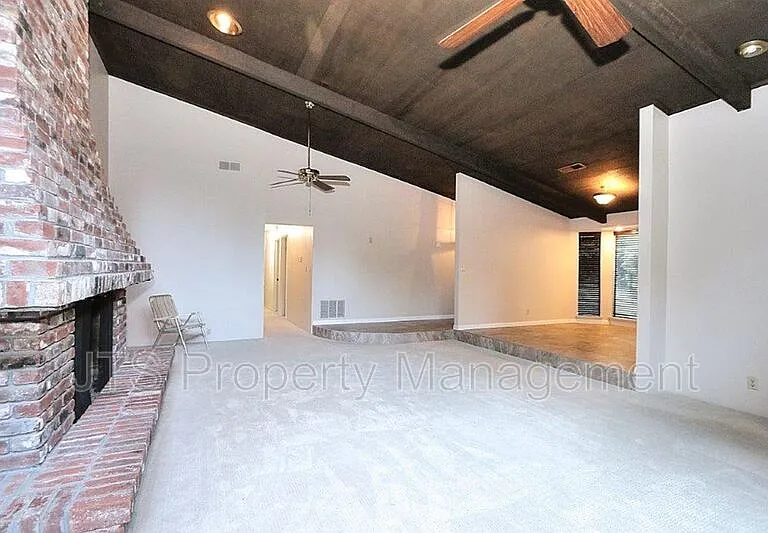 1060 Sand Bar Cir — Photo 21