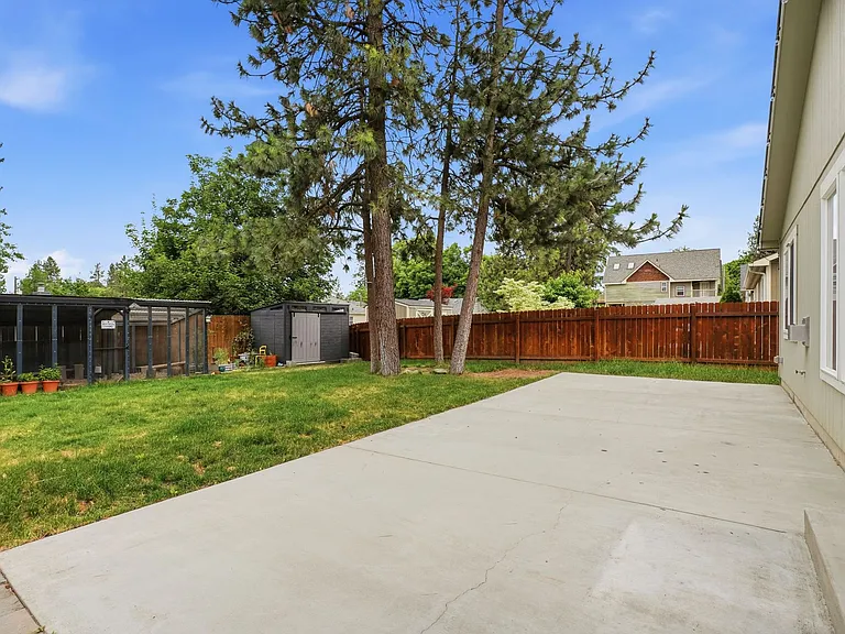 3906 E 31st Ave — Photo 28
