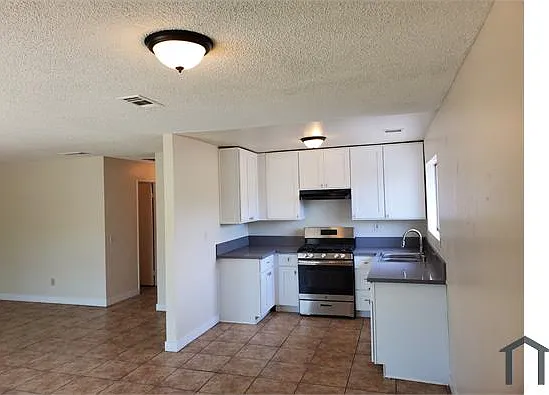 2 bed, 900 sqft, $2,095 — Photo 2