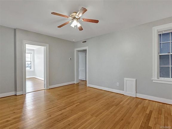 4th image of 210 W Stafford Ave #U4