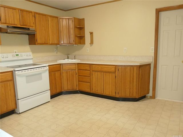 1st image of 210 Holbrook Ave