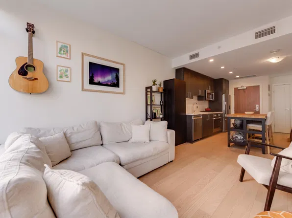 38 W 1st Ave #801, Vancouver, BC V5Y 0K3