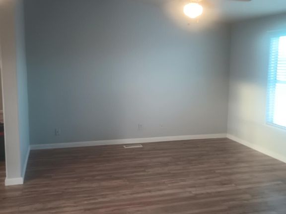 4th image of 3036 S FAIRCHILD Avenue