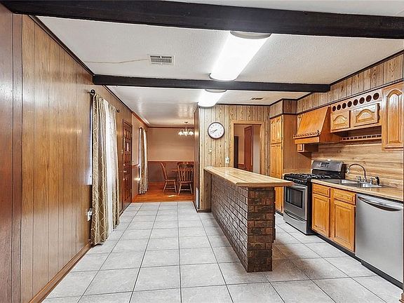 4th image of 1625 Belle Ct