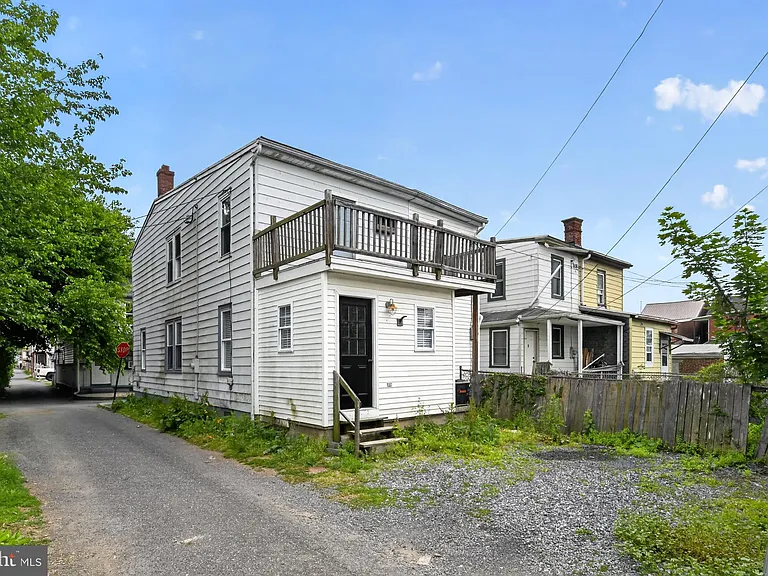 365 N Prune St — Photo 2