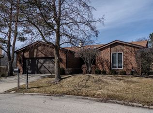 306 Basswood Dr, Northbrook, IL 60062