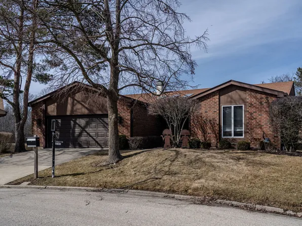 306 Basswood Dr, Northbrook, IL 60062