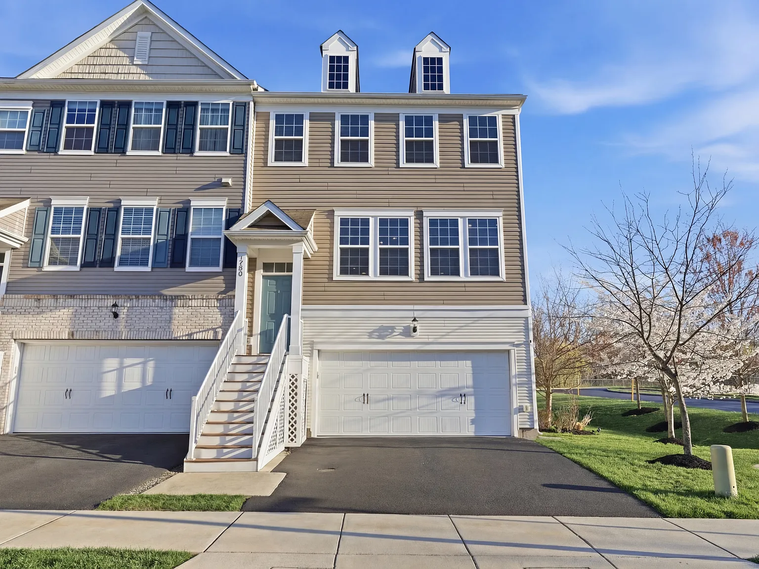 3 bed, 2.5 bath, 2231 sqft, $3,600 — Photo 2