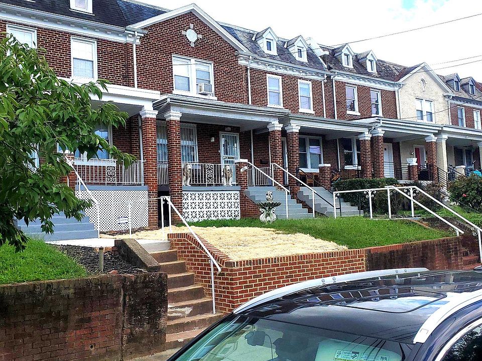 2nd image of 302 Emerson St NW