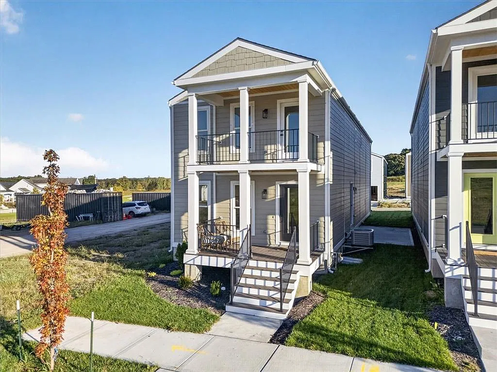 4 bed, 2.5 bath, $2,475 — Photo 2