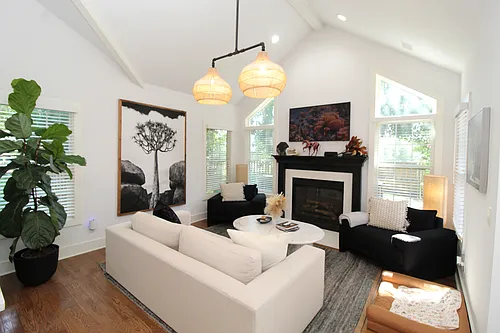 1401 NE Dysart Woods Ln Photo 1