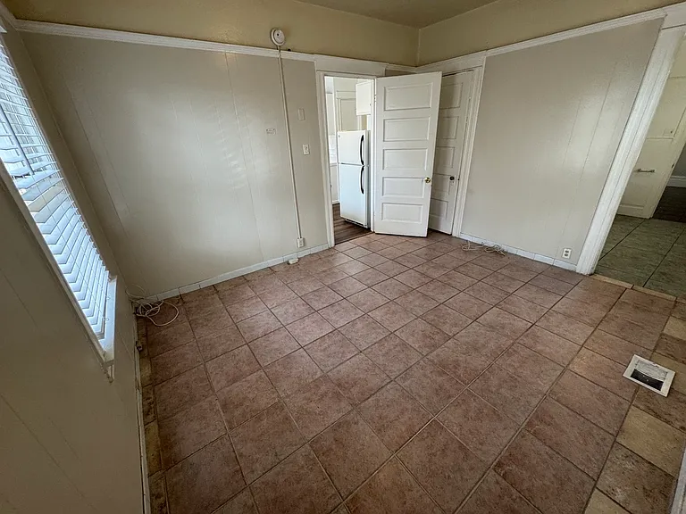 1124 W 37th Pl #1124 — Photo 25