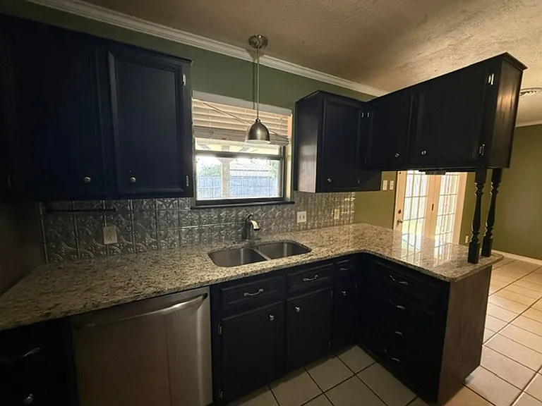1949 Chimneywood Ct — Photo 5