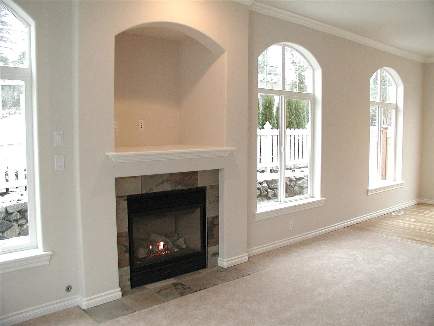3 bed, 2.5 bath, 2220 sqft, $4,090 — Photo 3
