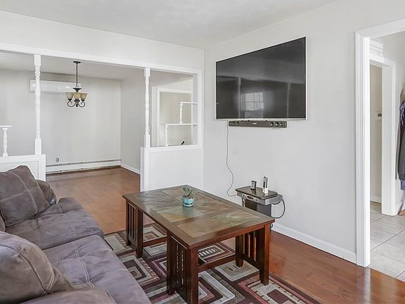 5th image of 256 California Ave