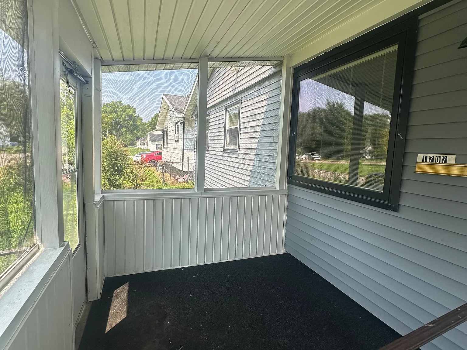 3 bed, 1200 sqft, $1,500 — Photo 2