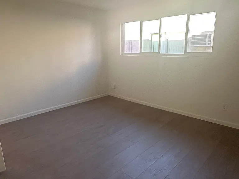 1724 Barry Ave #9 — Photo 7