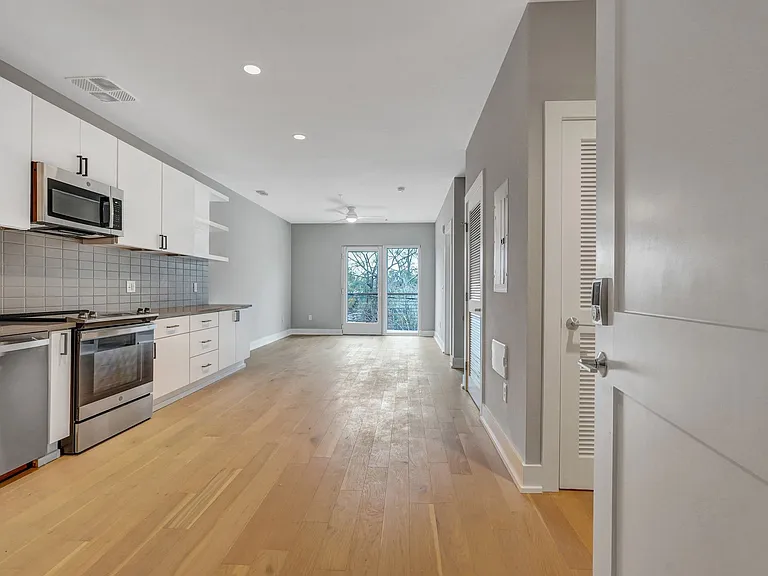 601 E 39th Street — Photo 6