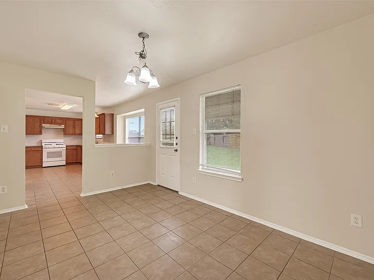 1838 Strongs Ct — Photo 9