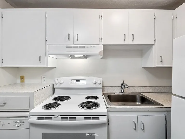 Stroud Apartments — Photo 15