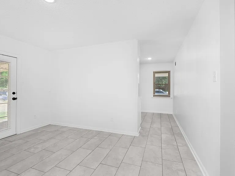 1860 Brookhaven Dr — Photo 9