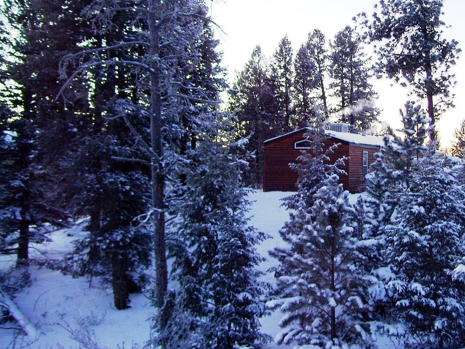 Ridge top Treed lot surrounded by Mountains.