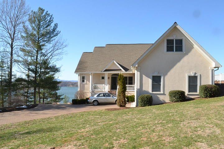 1st image of 250 Village Ln