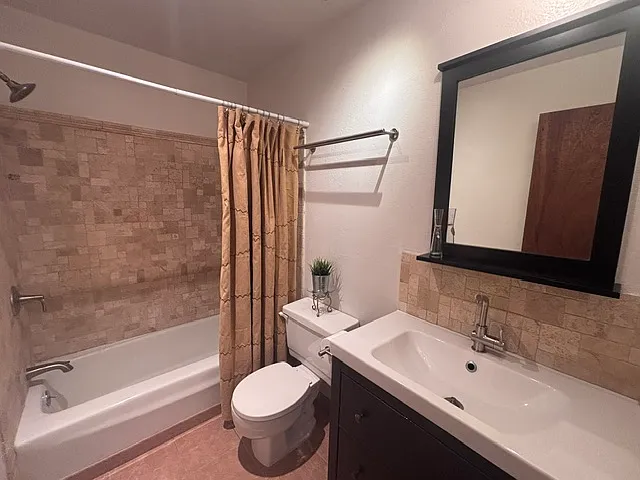 3250 Oneal Cir #C24 — Photo 8