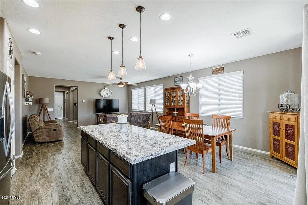 3231 E Russell St — Photo 3