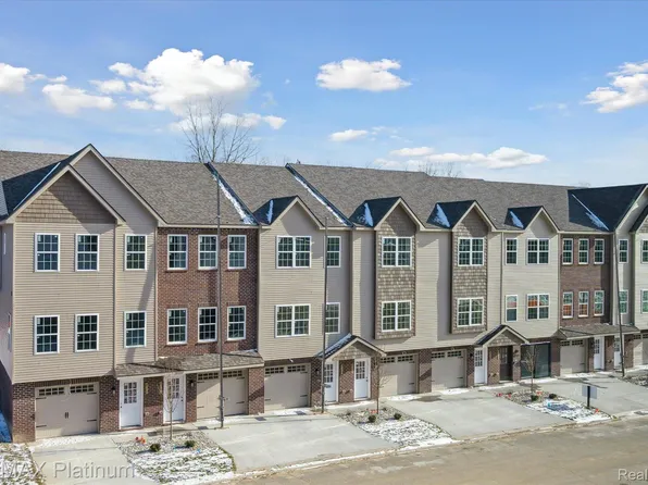 1697 Pinecroft Ln, Howell, MI 48855