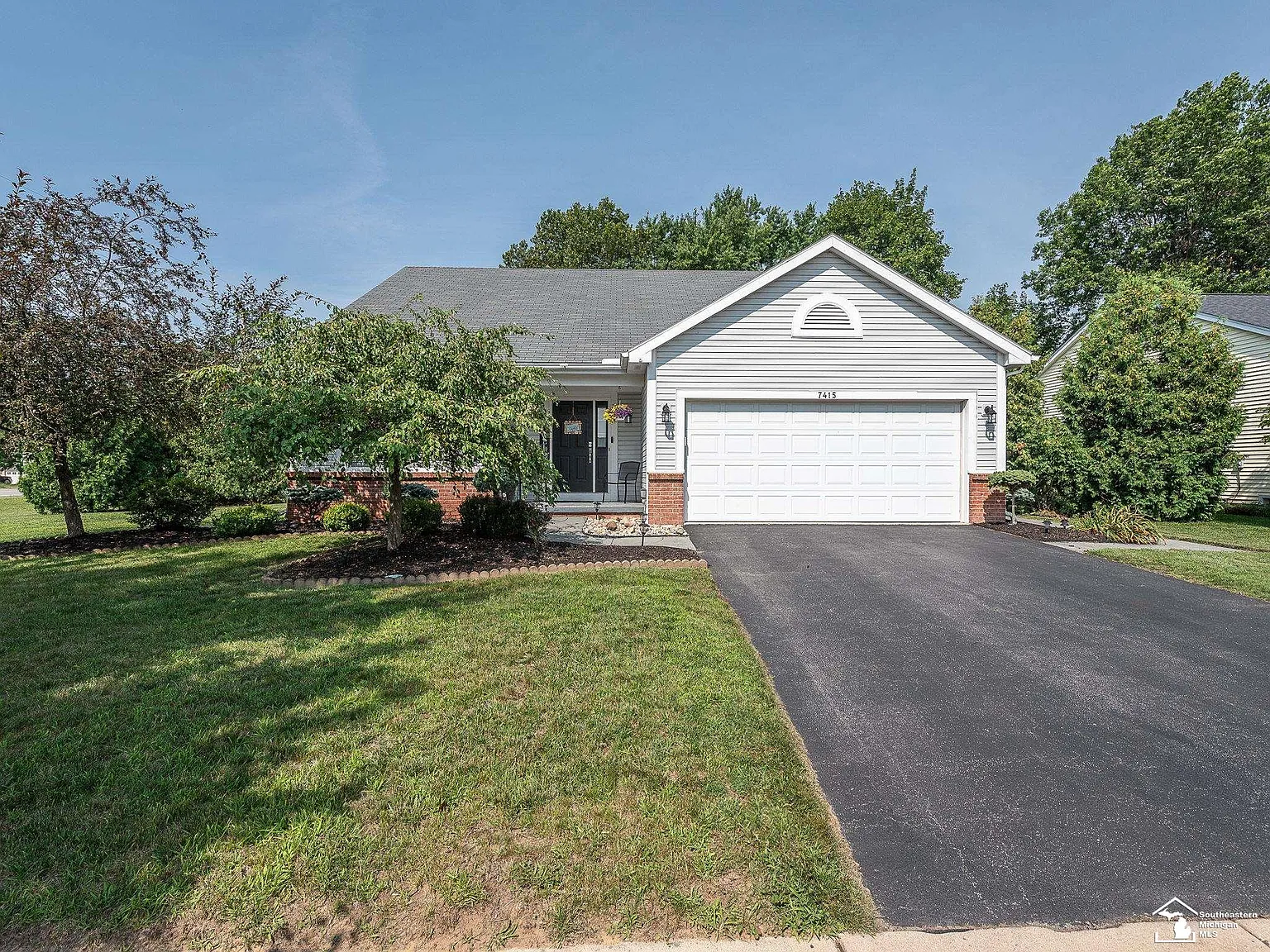 7415 Savanna Dr photo 1